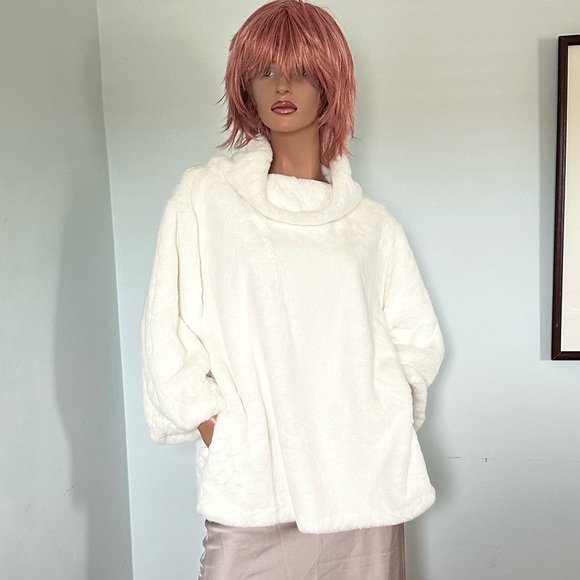 Incredibly Soft White Faux Mink Pullover Tunic Style Jacket - Picture 1 of 16